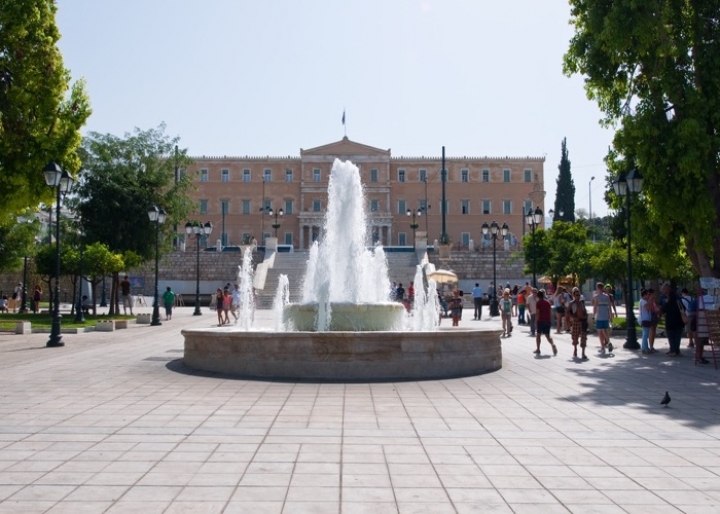 Syntagma Parliament - credits: lornet/Shutterstock.com