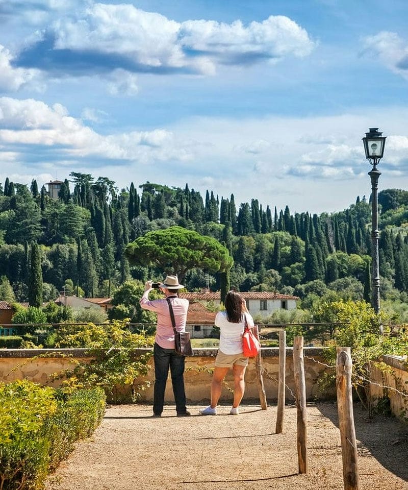images/Pictures-800-960/couple-in-tuscany.jpg