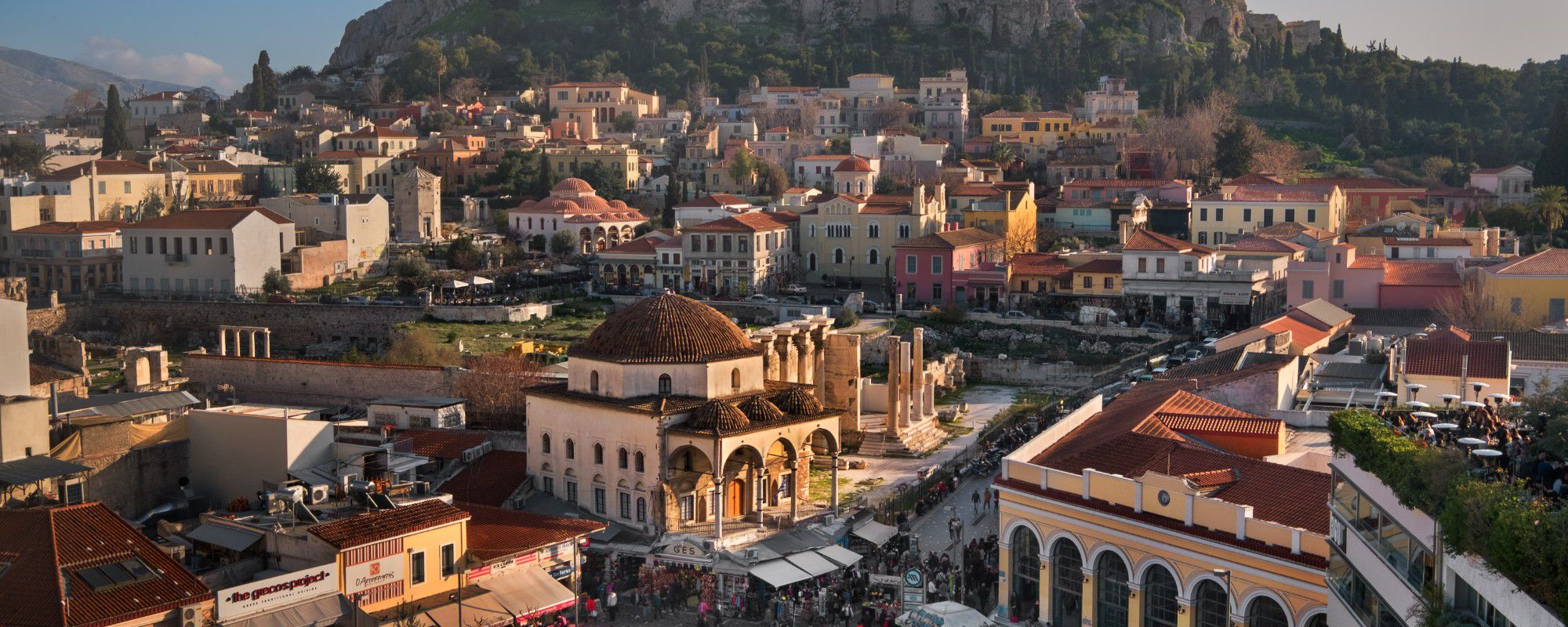 Athens_-_Aerial-view-of-monastiraki-and-the-acropolis - credits : Anastasios71-sutterstock.com