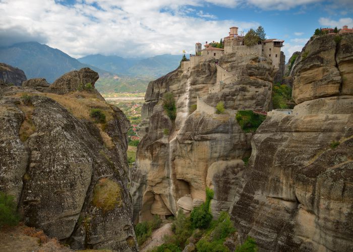 Meteora clifs Killinson depositphotos