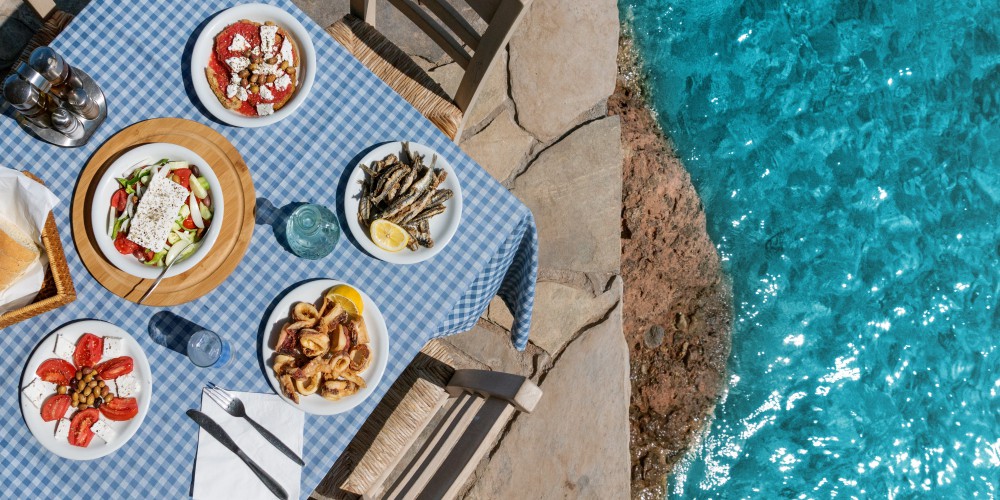 images/blog/images/Intro-Images/Greek-food/food-in-greece.jpg
