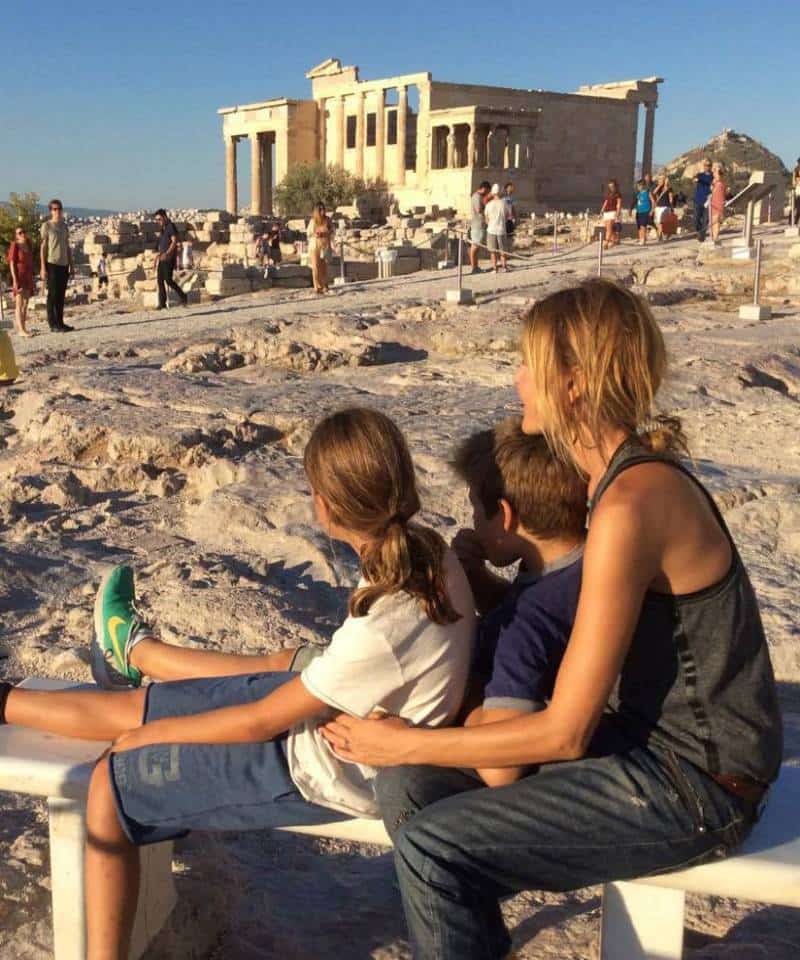 images/pagesbackgrounds/famaily-acropolis-tour.jpg