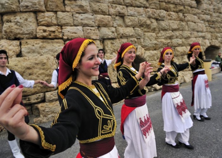 Traditional Greek folk dance - credits: T-photography/Shutterstock.com