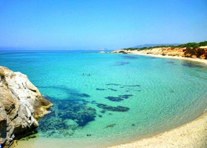 Beach on Naxos - credits: www.farosvilla.g
