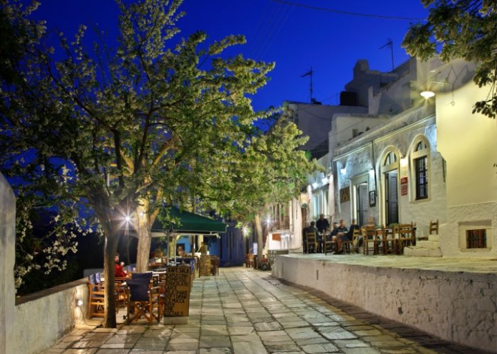 Naxos tavern - credits: Heracles Kritikos/Shutterstock.com