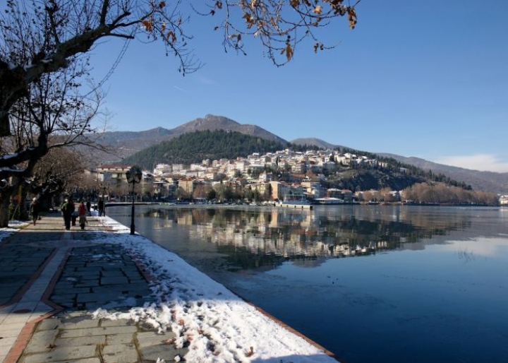 Kastoria in winter - credits: Dimitrios Rizopoulos/Shutterstock.com